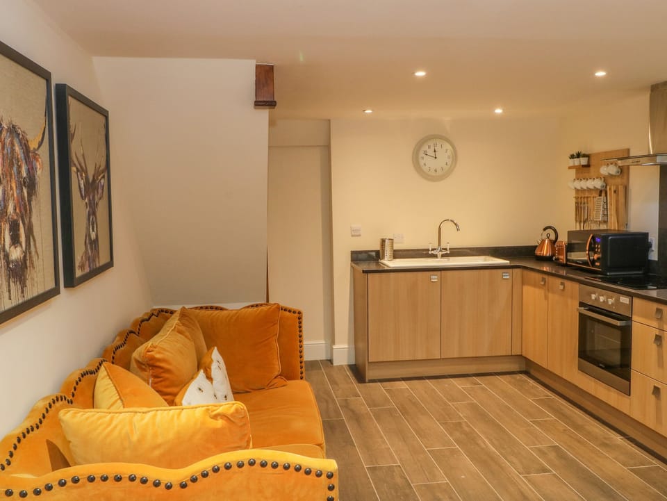 Cottage | Private kitchen | Fridge, microwave, dishwasher, electric kettle