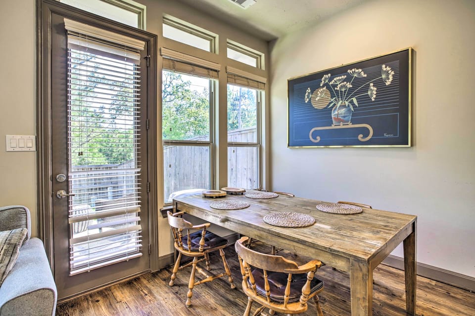 Dining Area | Dishware & Flatware Provided