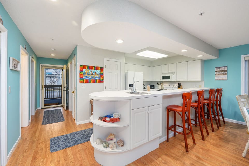 The breakfast bar is the idea space to grab a quick bite before heading out for a day of fun in the sun!