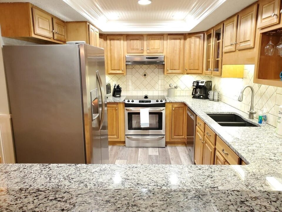 Condo, Multiple Beds | Private kitchen | Dishwasher