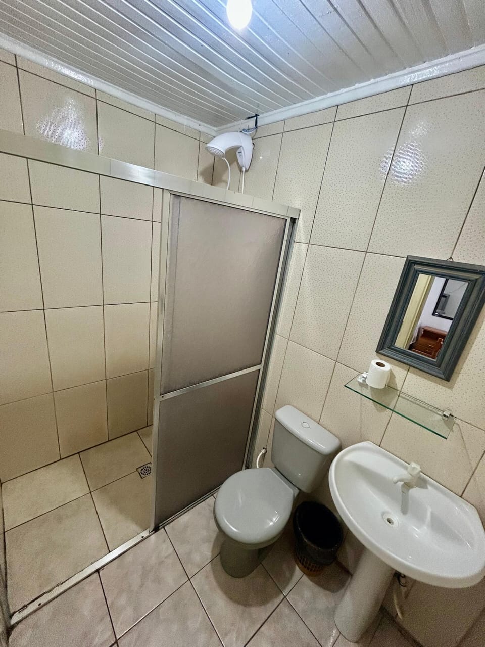 Standard Triple Room | Bathroom | Hair dryer, towels