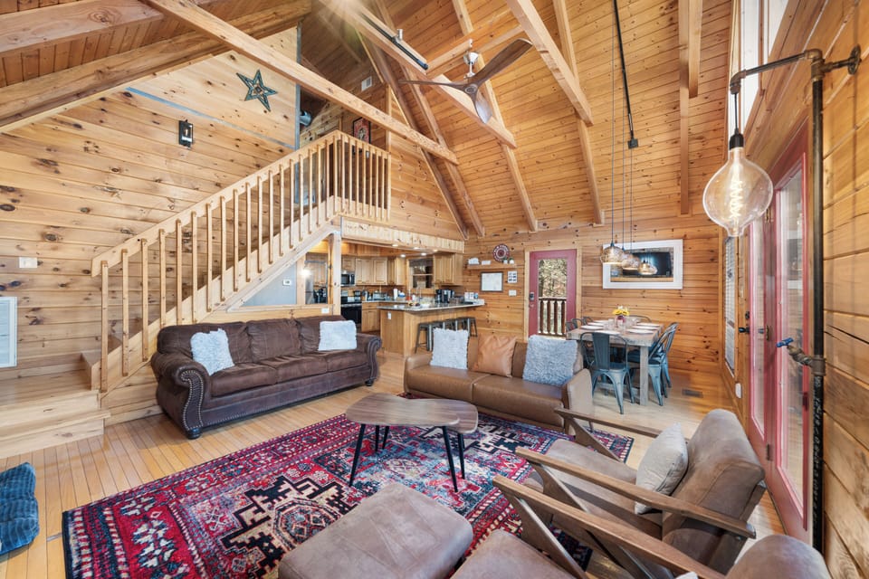 Beautiful cabin with cathedral ceiling!