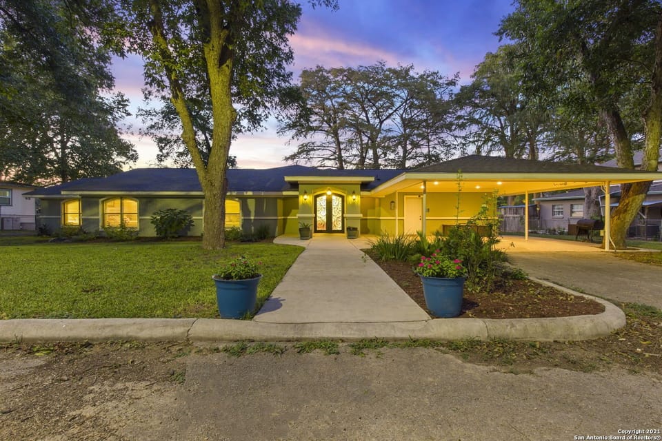 Approx 3400 sqft SINGLE STORY HOME! On large lot w/ 140' waterfront!!