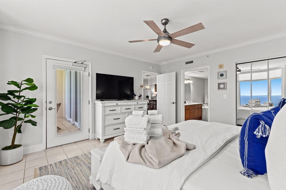 Primary Bedroom, King Bed