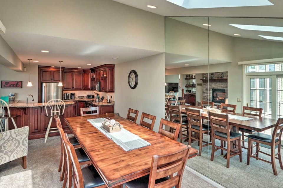 Table seating for 8 with additional hightop seating for 4