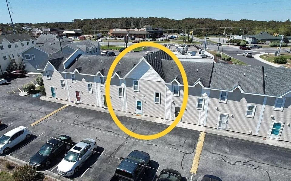 Parking is very close. Super easy to unload! You may have up to 2 vehicles.