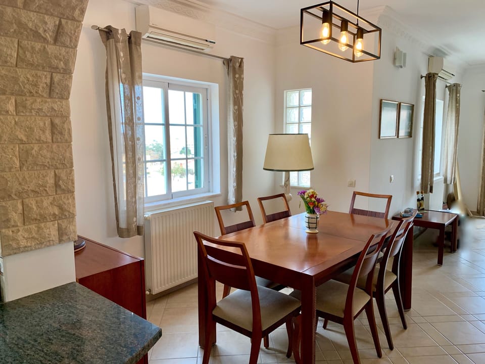 Separate dining area which can also be used as a work space

