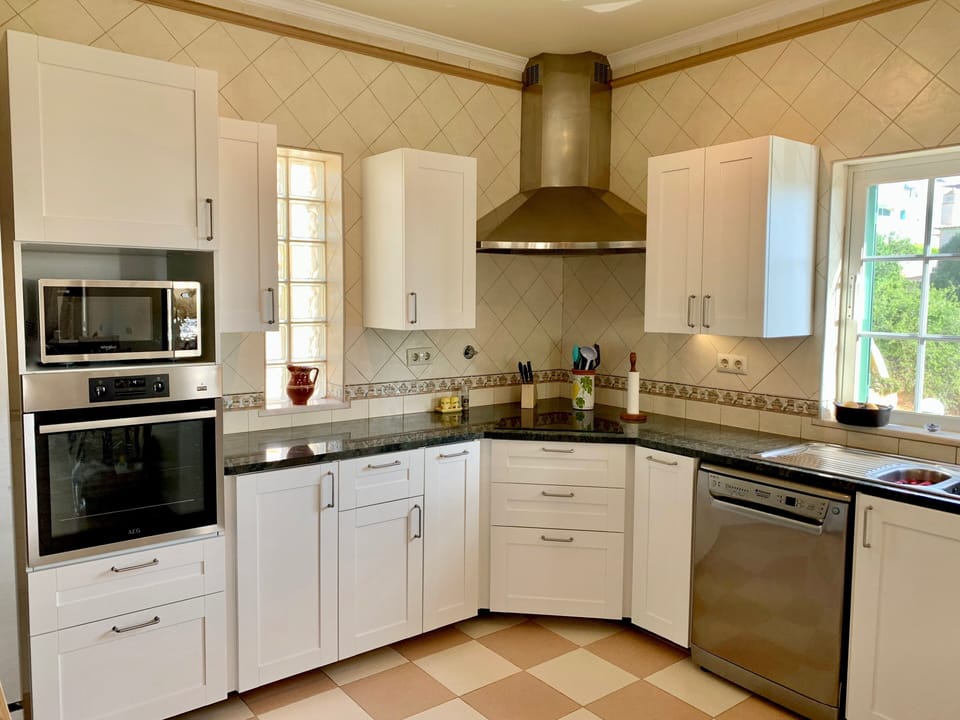 Fully equipped kitchen with induction cooktop, convection oven and dishwasher

