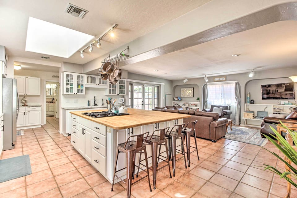 Fully Equipped Kitchen | Dishware & Flatware