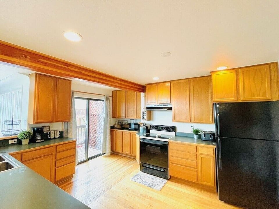 Fully Stocked Kitchen