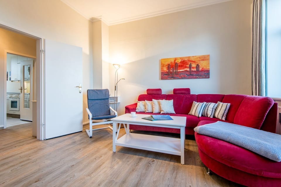 Haus Decker, App. 2 - 3-zimmer Ferienwohnung mit ca. 77 m² und Herrlichem Meerblick, für bis zu 4 Apartment in Wenningstedt-Braderup