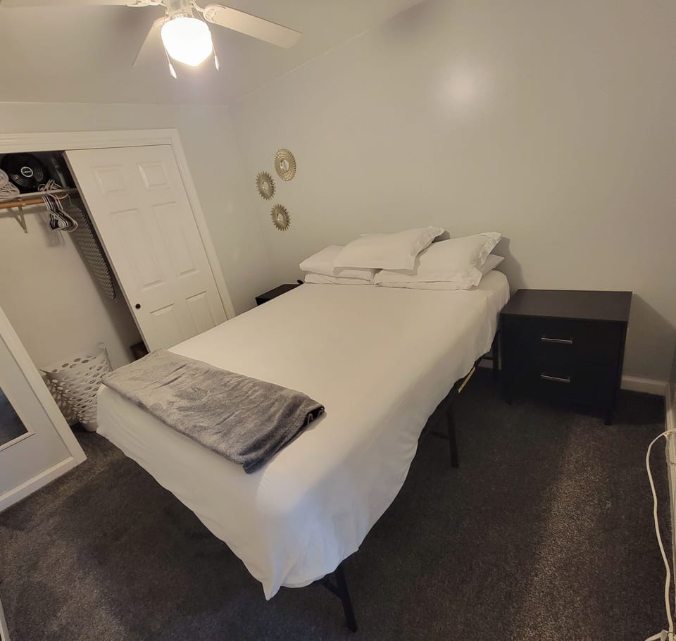 Bedroom - Entry View