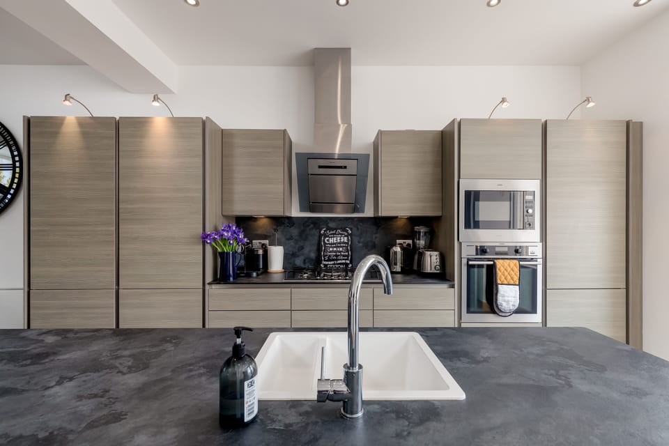 Luxury Apartment, Private Bathroom (19th Century Luxury Lodge) | Shared kitchen
