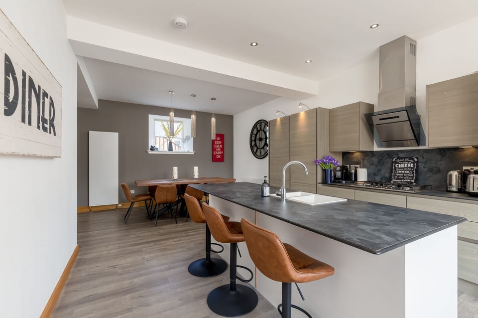 Luxury Apartment, Private Bathroom (19th Century Luxury Lodge) | Shared kitchen