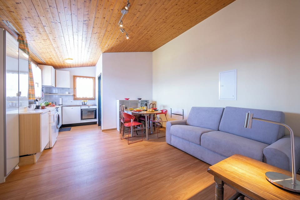 Family Apartment, Multiple Bedrooms, Mountainside (Petit Cadeau) | Living area | 21-inch TV with cable channels, fireplace