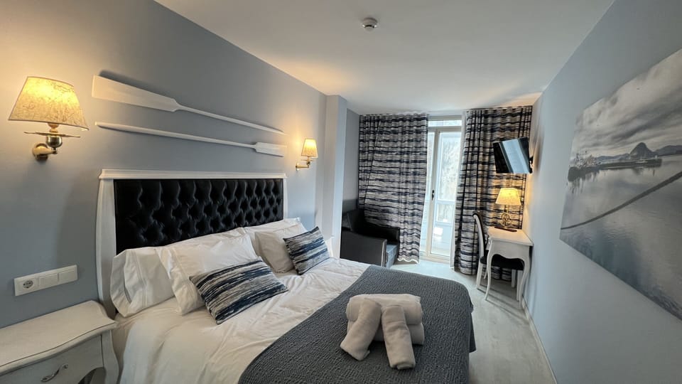 Double or Twin Room | Desk, free WiFi, bed sheets