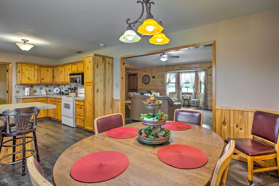 Dining Area | Kitchen