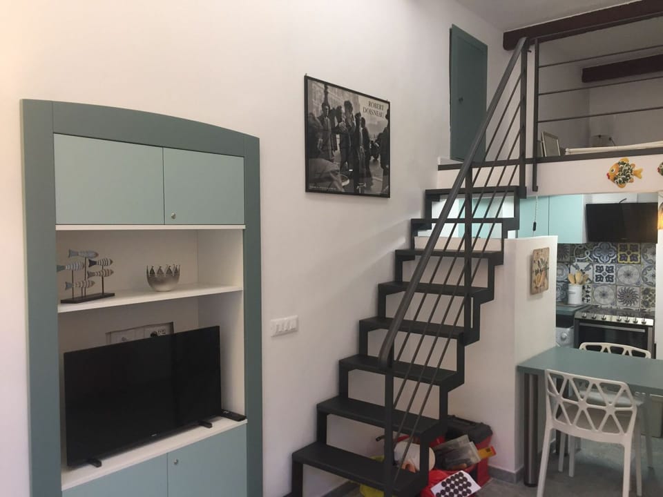 Charming Studio with Loft in Menton's Pedestrian Zone, Near Beaches & Shops Apartment in Menton