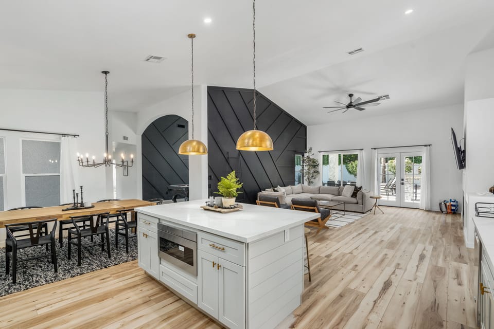 Main Living Space w/ Open Floorplan