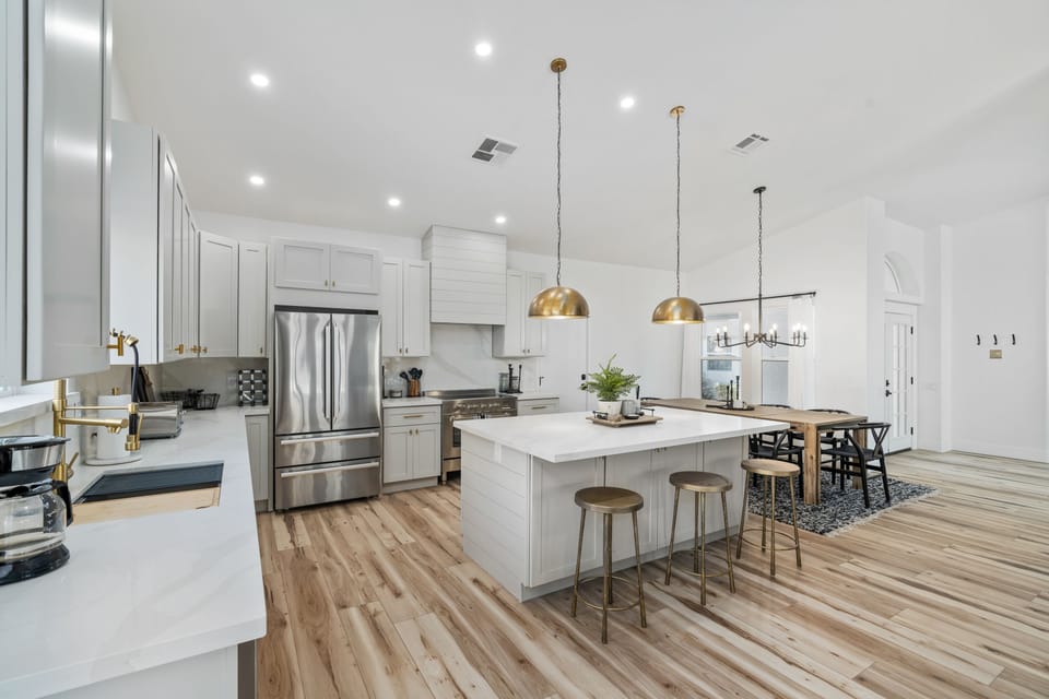Fully Equipped Kitchen w/ Large Center Island