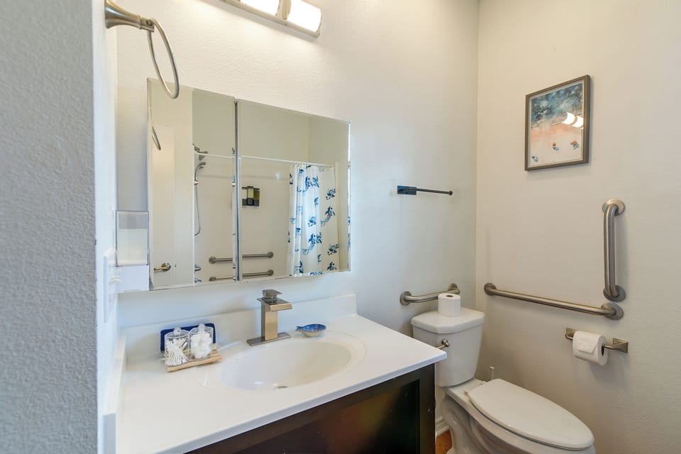 Bathroom | 1st Floor