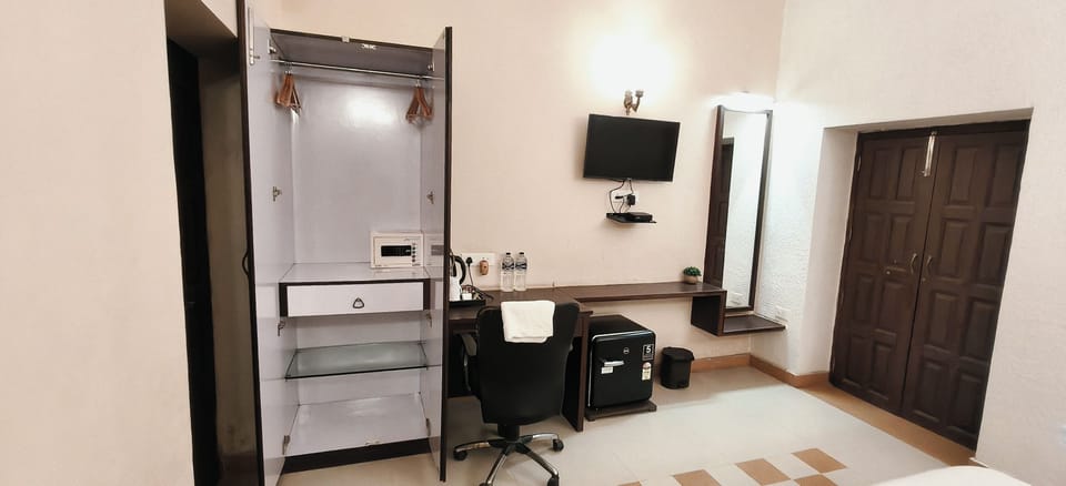 Superior Room, Balcony | Minibar, desk, laptop workspace, WiFi (surcharge)