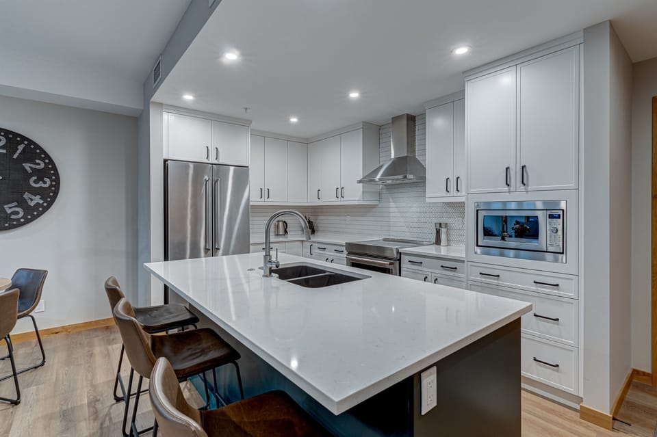 Breakfast Bar - seating for 3