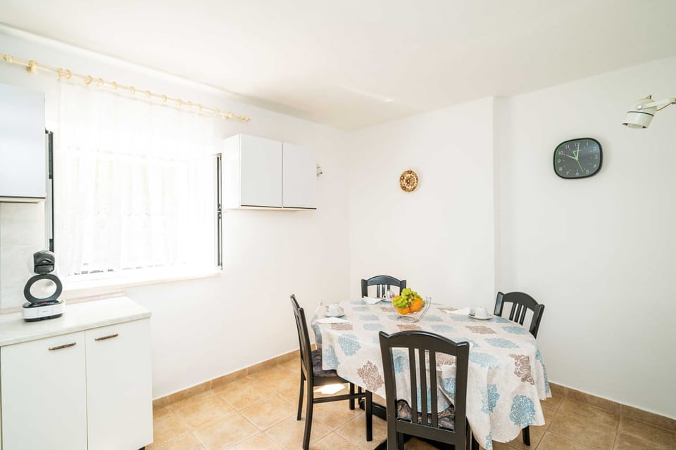 Apartment (Two Bedroom Apartment with Terrace) | Dining room