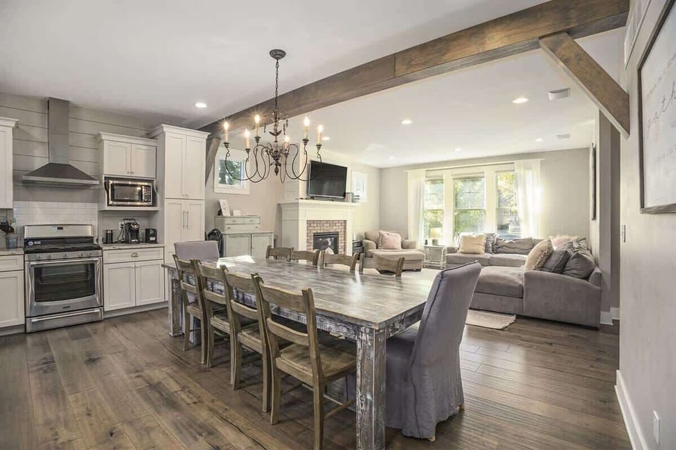 You Are My Sunshine`s Open Concept Design Brings Everyone Together So You Won`t Miss a Moment