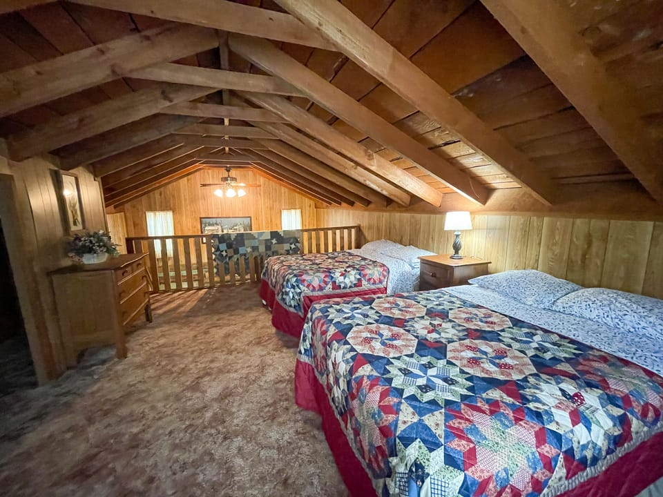 Loft Bedroom - Loft area with 2 Queen beds