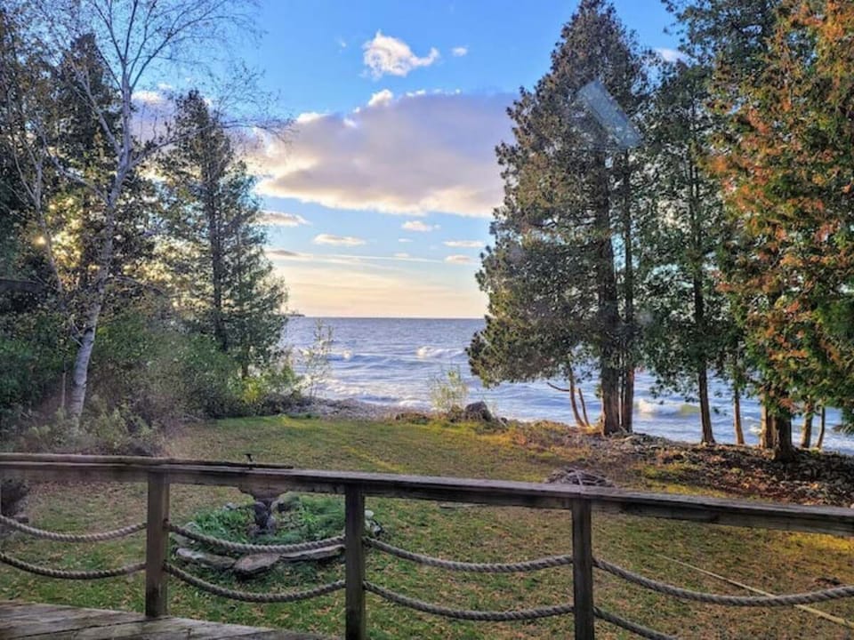 200 Feet of private Green Bay shore line to explore