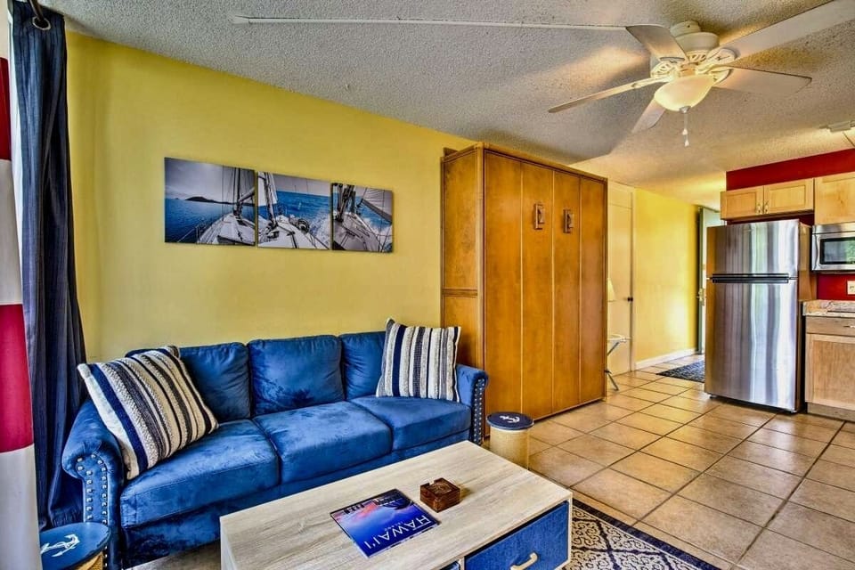 Studio | Living room | Smart TV, streaming services