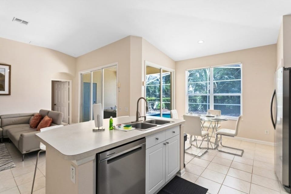 Villa, 4 Bedrooms | Private kitchen | Microwave, coffee/tea maker, toaster, highchair
