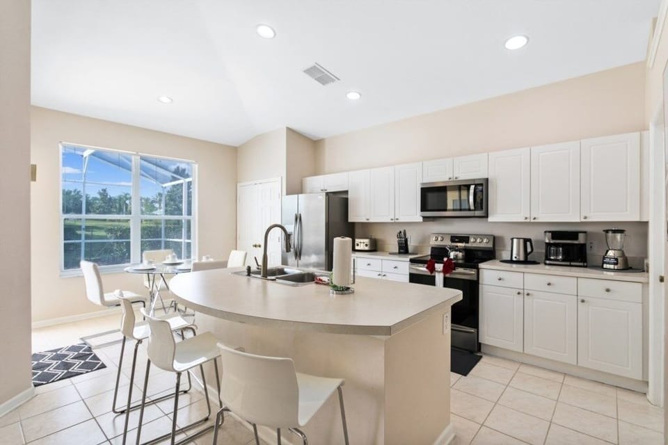 Villa, 4 Bedrooms | Private kitchen | Microwave, coffee/tea maker, toaster, highchair