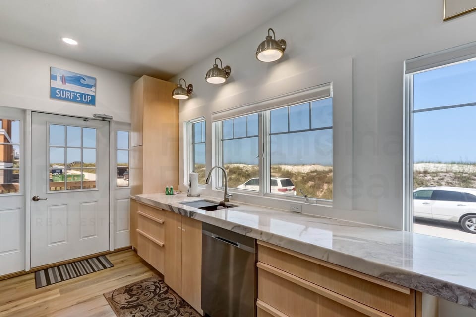 House, 5 Bedrooms | Private kitchen | Fridge, microwave, oven, stovetop