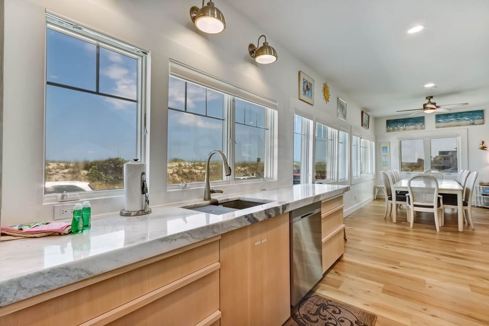 House, 5 Bedrooms | Private kitchen | Fridge, microwave, oven, stovetop