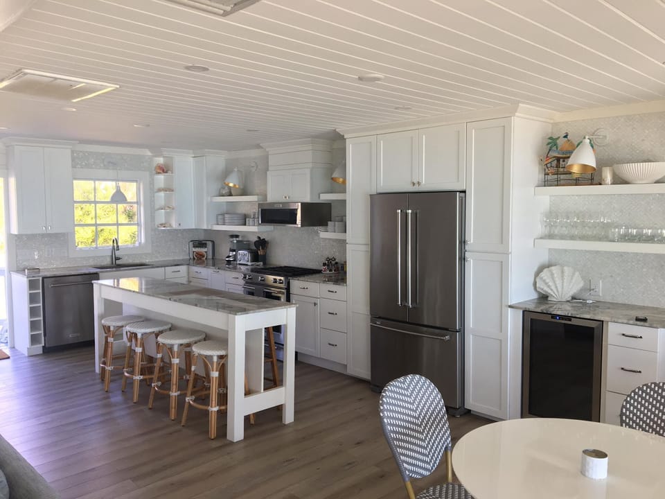 Full kitchen with everything to prepare your meals.