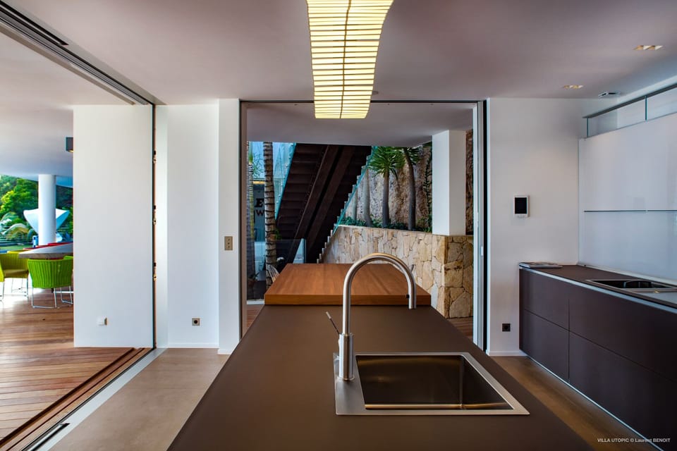 Kitchen & Dining Area