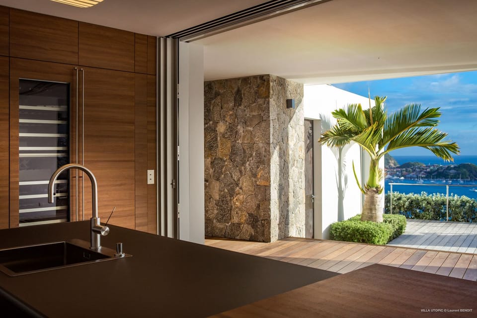 Kitchen & Dining Area