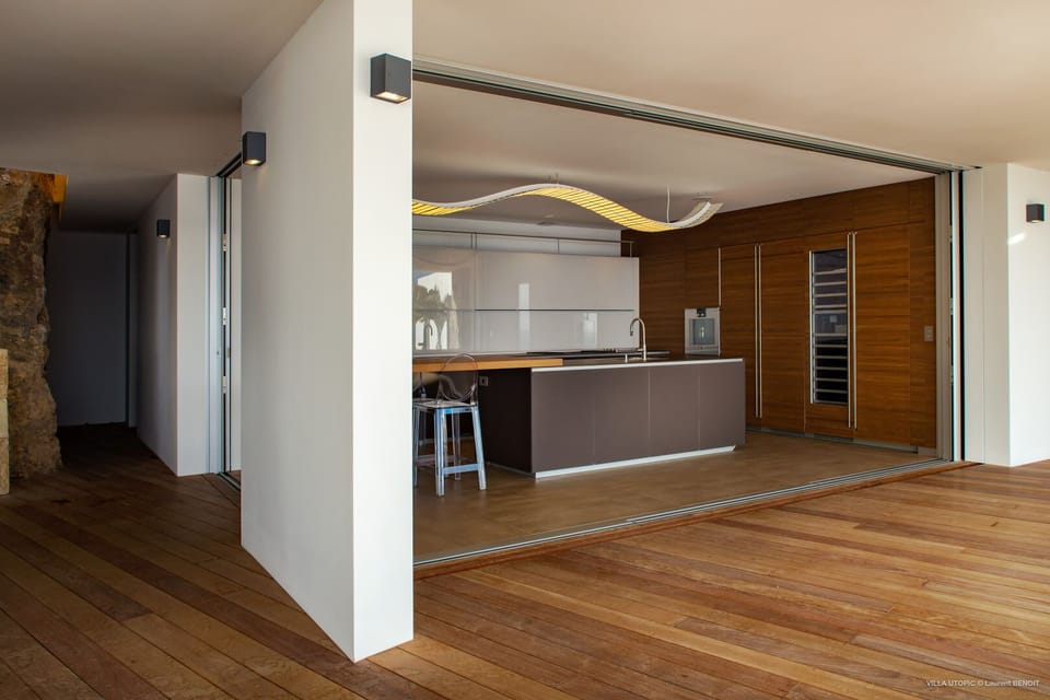 Kitchen & Dining Area