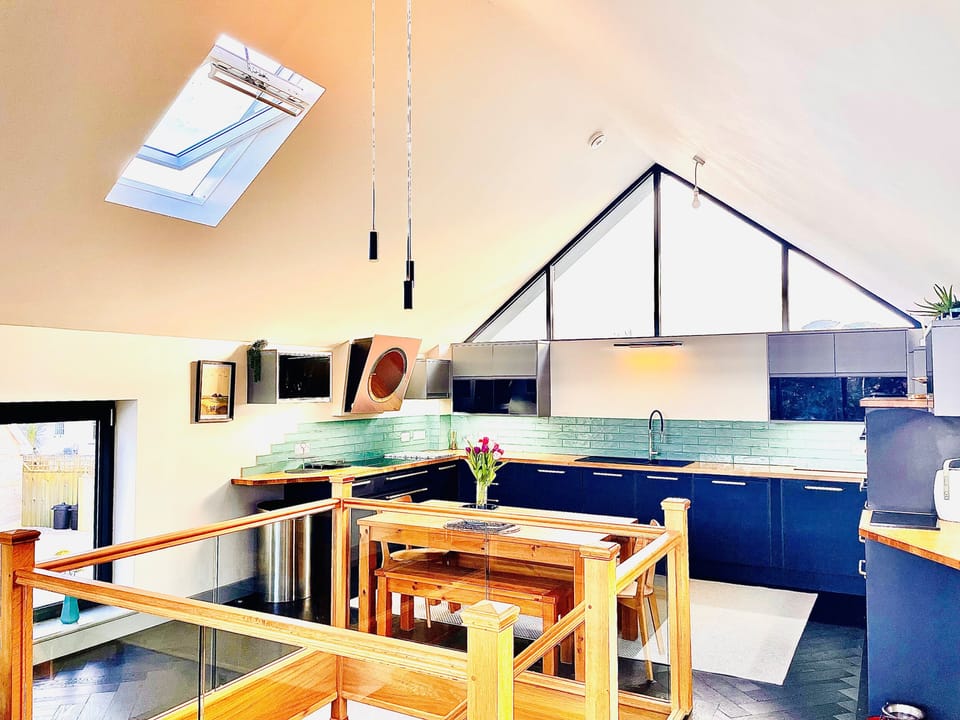Cottage | Private kitchen | Fridge, microwave, dishwasher, electric kettle
