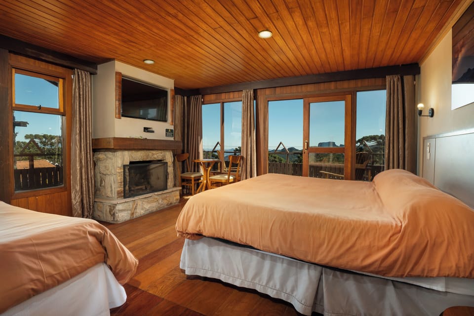 Premium Room | Minibar, desk, laptop workspace, blackout drapes