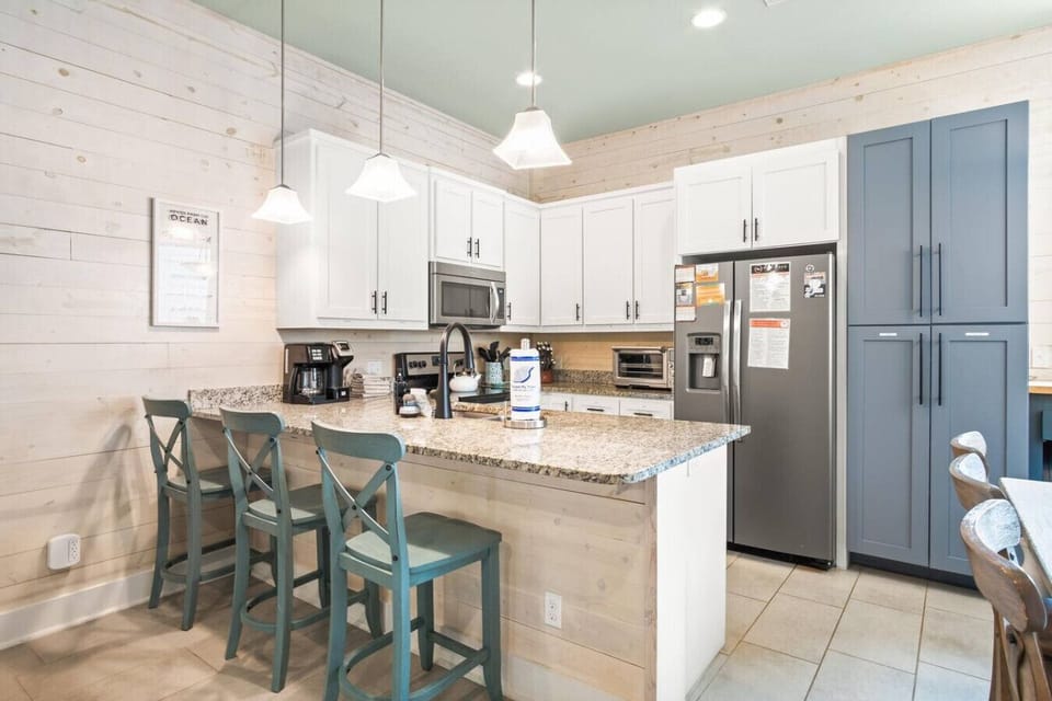 Fully Equipped Kitchen with Bar Seating