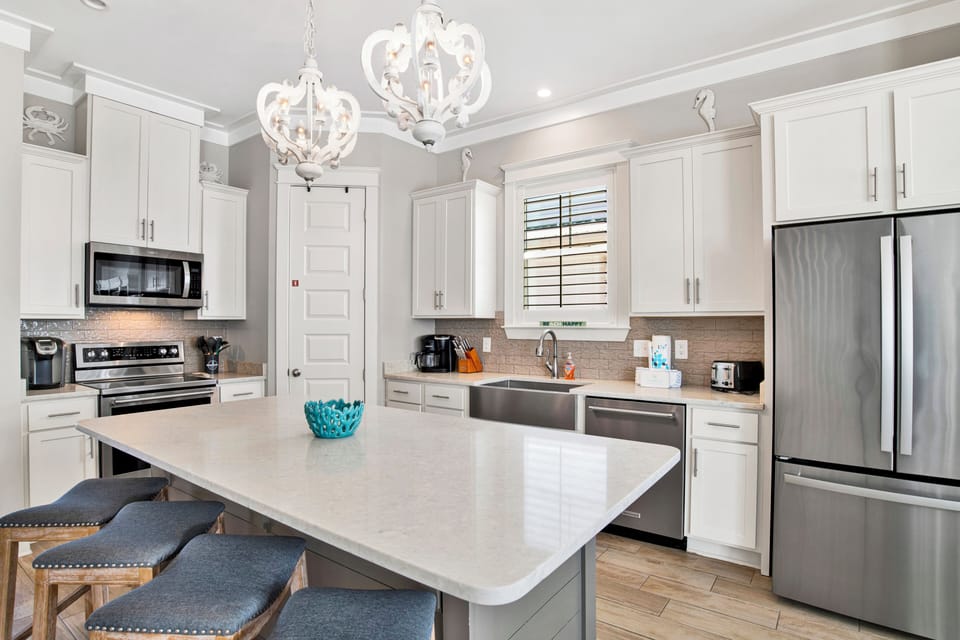 Fully equipped kitchen with stone counters