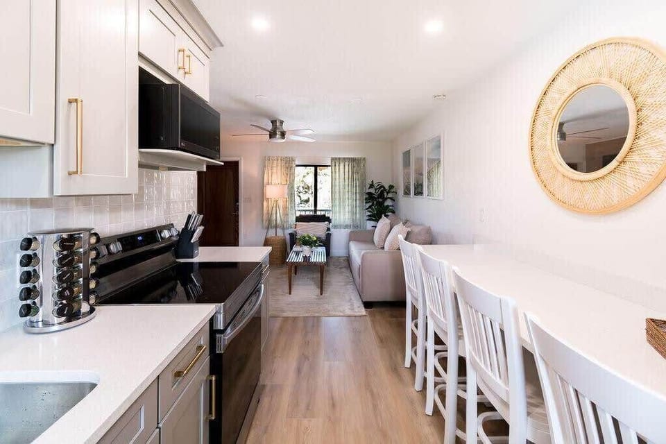 With brand new appliances and palms out every window, could you be anywhere else but a dreamy condo on the Florida coast?