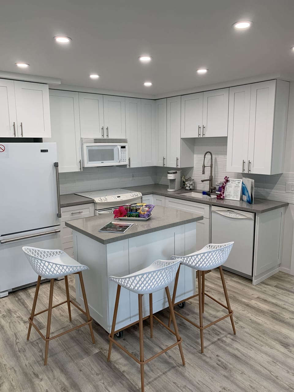 Island pleasure on an island with a kitchen island.