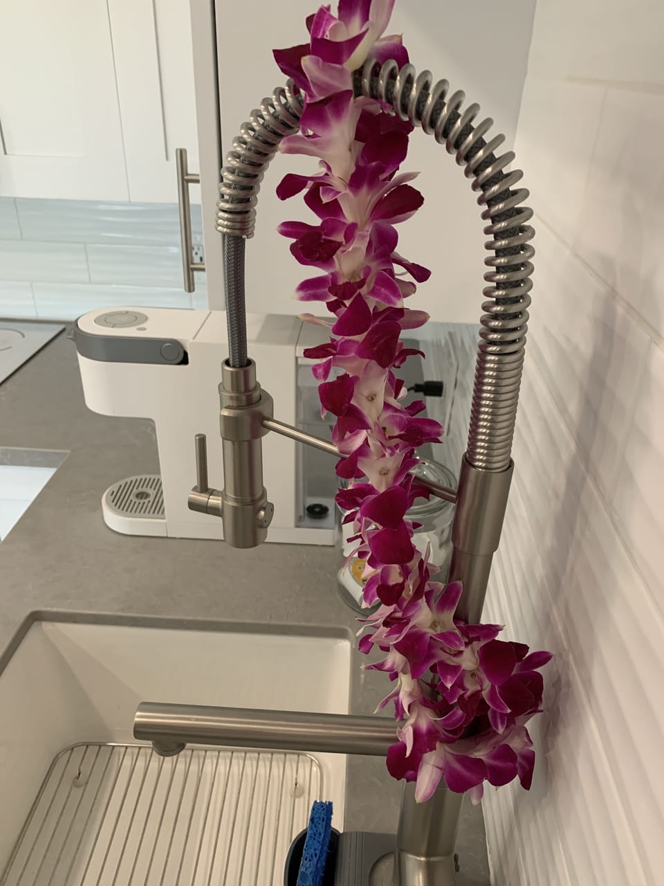 Modern faucets throughout.