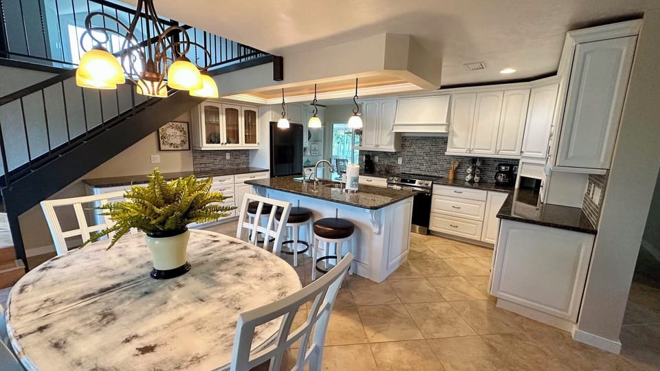 Dining/Kitchen