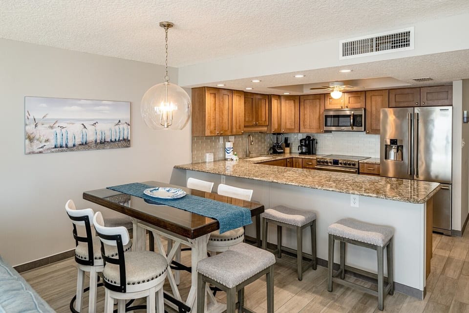 Dining Room to Kitchen View