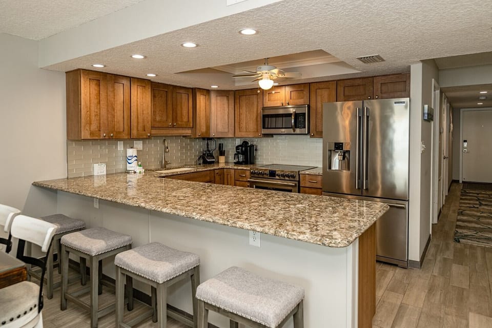 Amazing Chef's Kitchen with Breakfast Bar